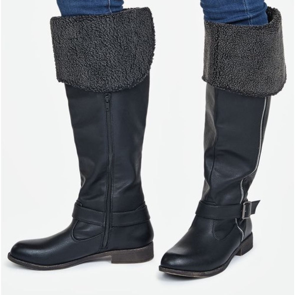 New Size 6W Womans Faux Leather Boots